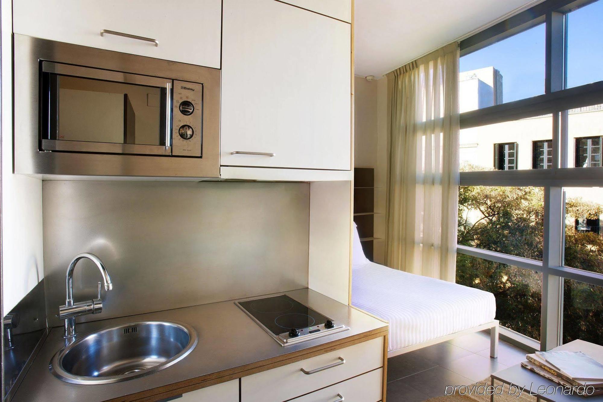 Aparthotel Allada 3* Barcelona Bagian luar foto