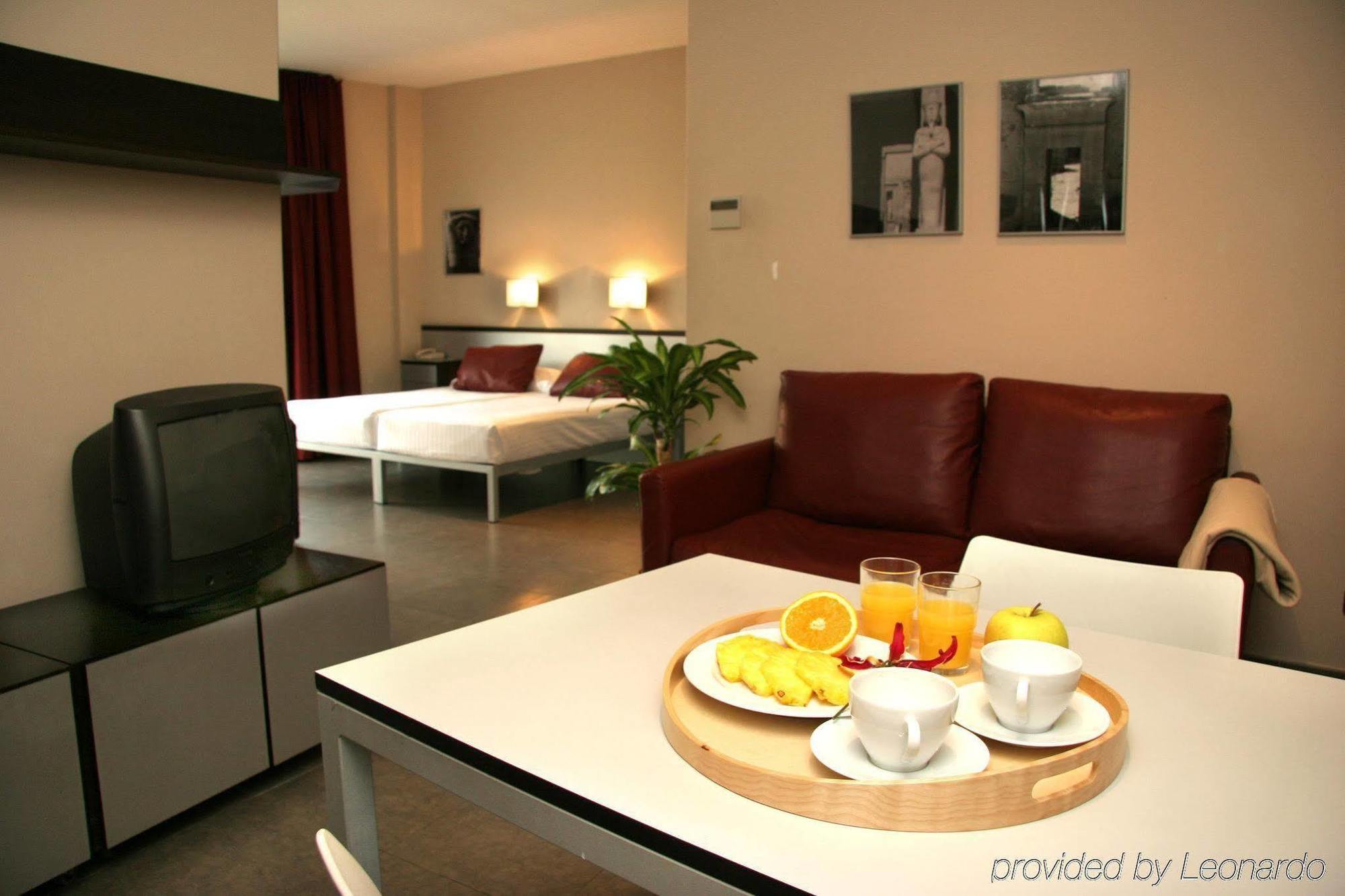 Aparthotel Allada 3* Barcelona Bagian luar foto