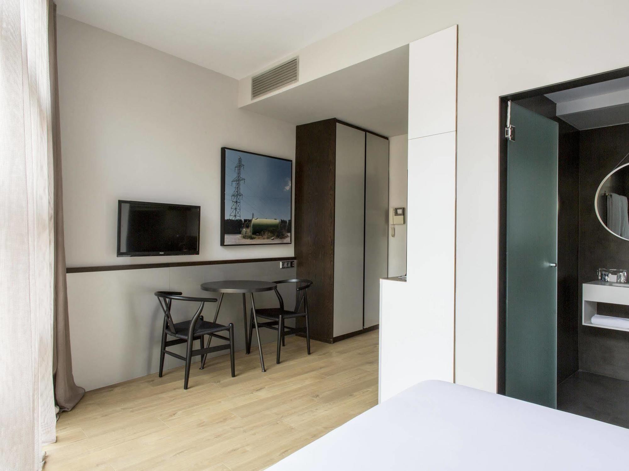 Aparthotel Allada 3* Barcelona Bagian luar foto